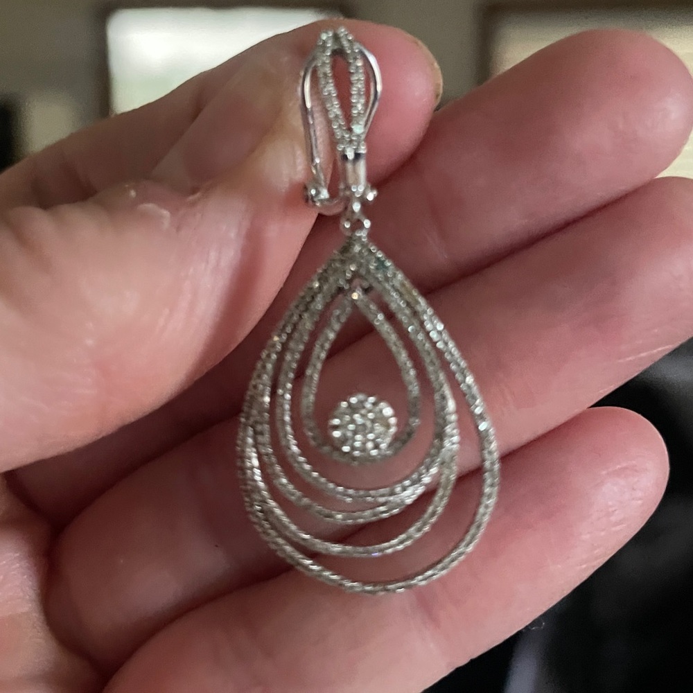 10 karat white gold and diamond Teardrop Necklace & Earrings Set - Picture 5 of 12